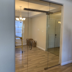 Heavy Glass door system Room