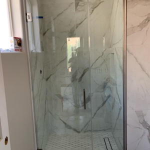 Frameless Shower doors LV